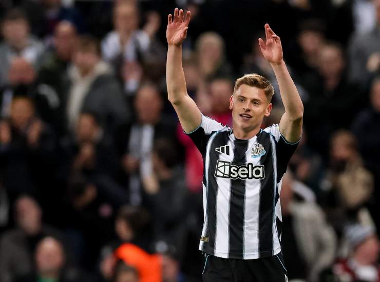 Barnes esulta dopo una rete