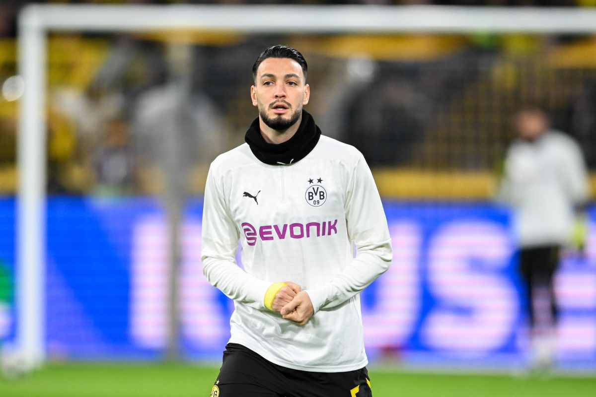 Bensebaini durante un riscaldamento