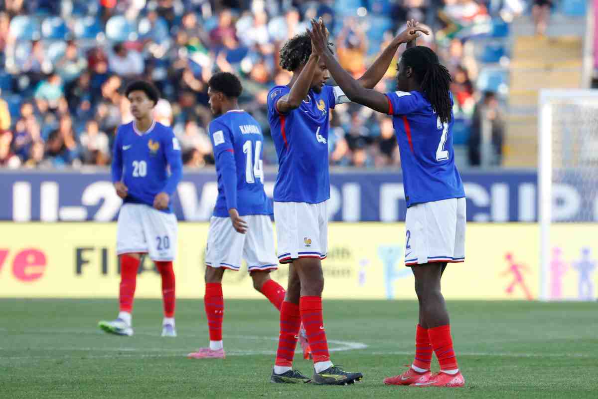 Beyuku esulta con un compagno