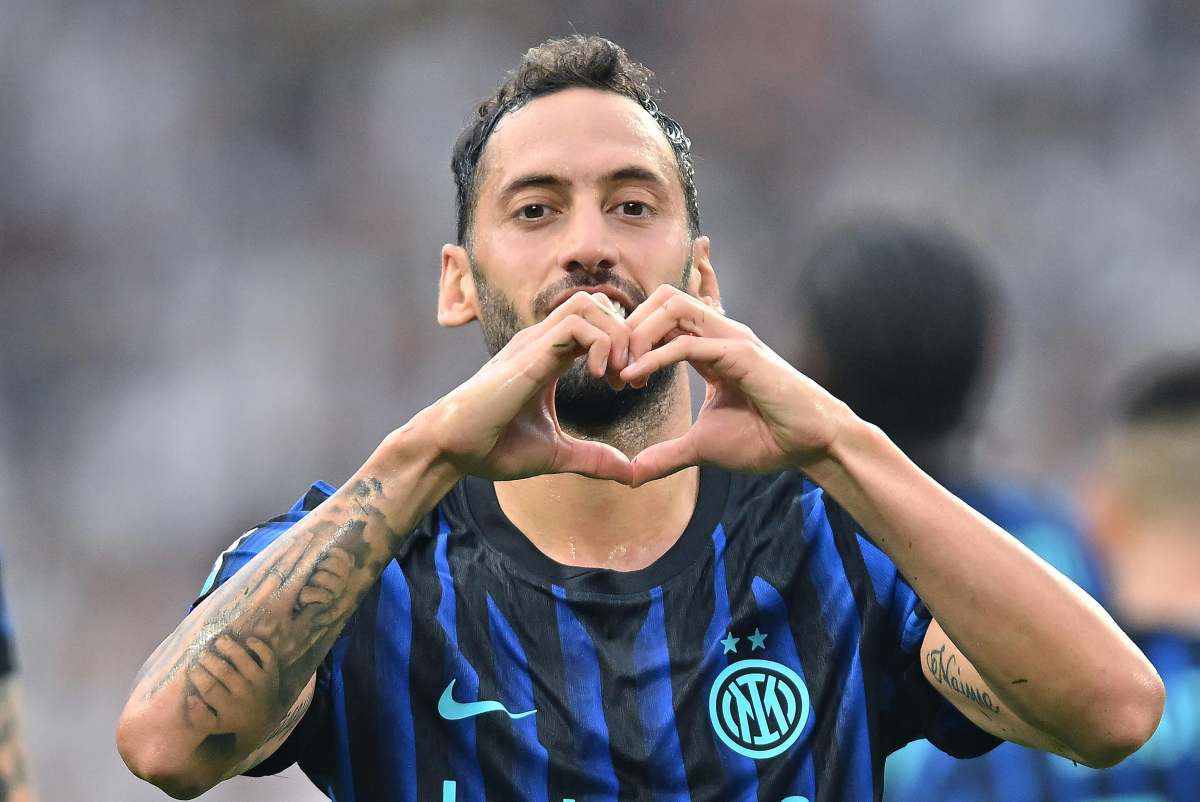 Calhanoglu con la maglia dell'Inter