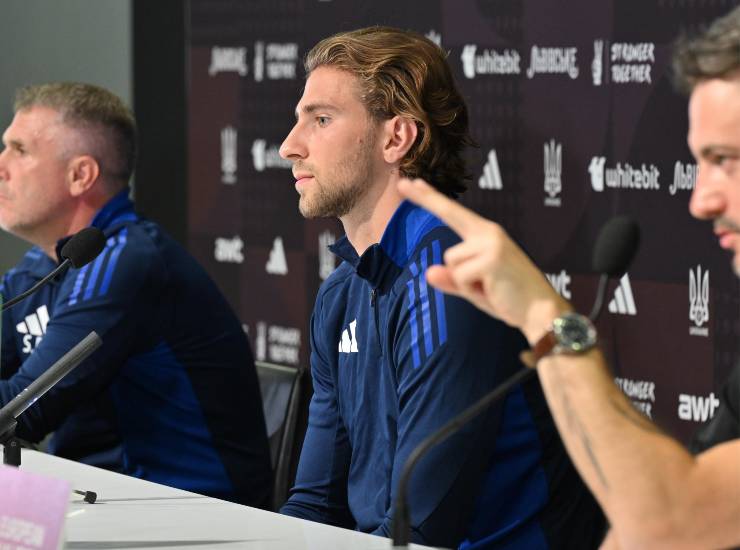 Zabarnyi durante una conferenza