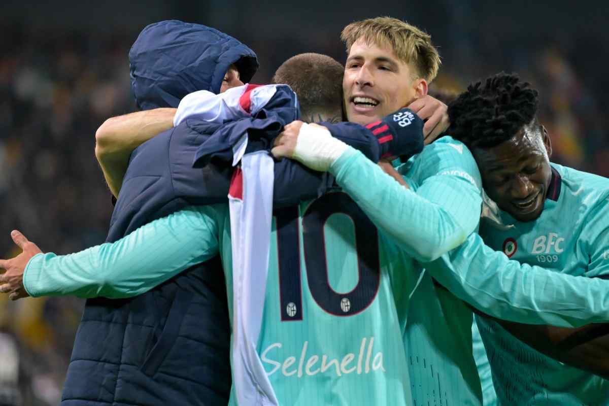 Giocatori del Bologna esultano