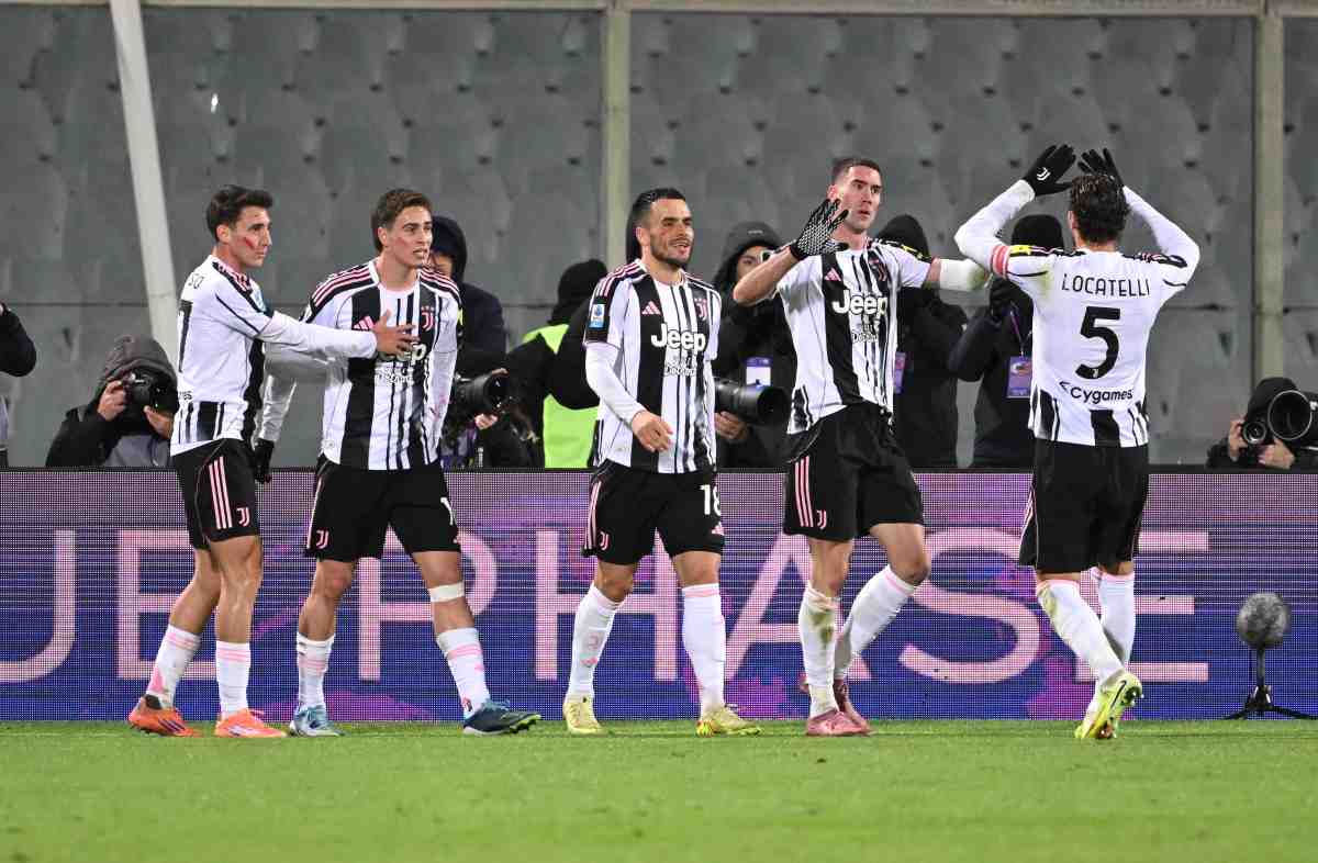 Calciatori della Juve che esultano dopo un gol 