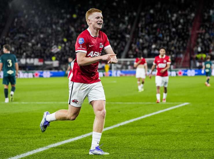 Smit esulta dopo una rete