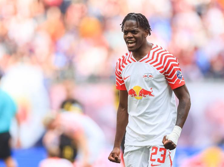 Lukeba durante una partita