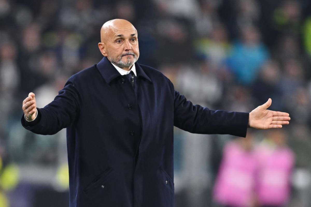 Luciano Spalletti allarga le braccia sconsolato