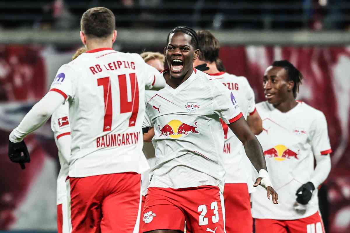 Lukeba esulta con un compagno