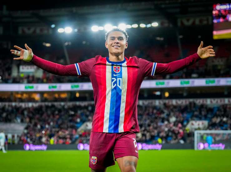 Nusa esulta dopo un gol