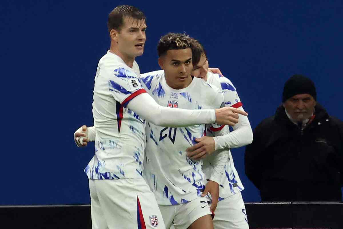 Nusa esulta con i compagni