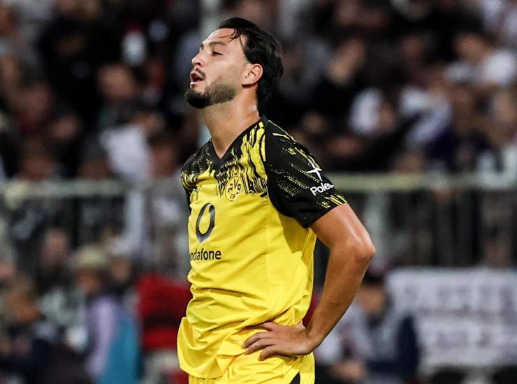 Bensebaini in primo piano