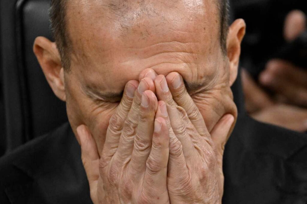 Il tecnico del Milan Max Allegri sofferente per una rete appena subita