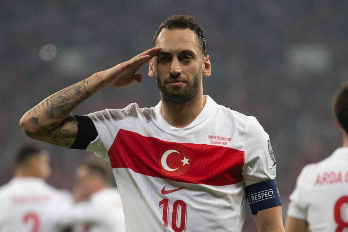 Calhanoglu esulta con la Turchia