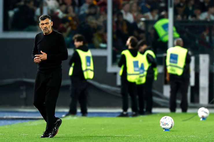 Sergio Conceicao mentre dalla panchina lavora e coordina la squadra