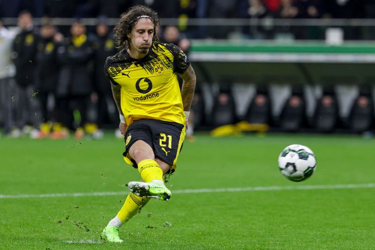 Fabio Silva mentre effettua un tiro in porta