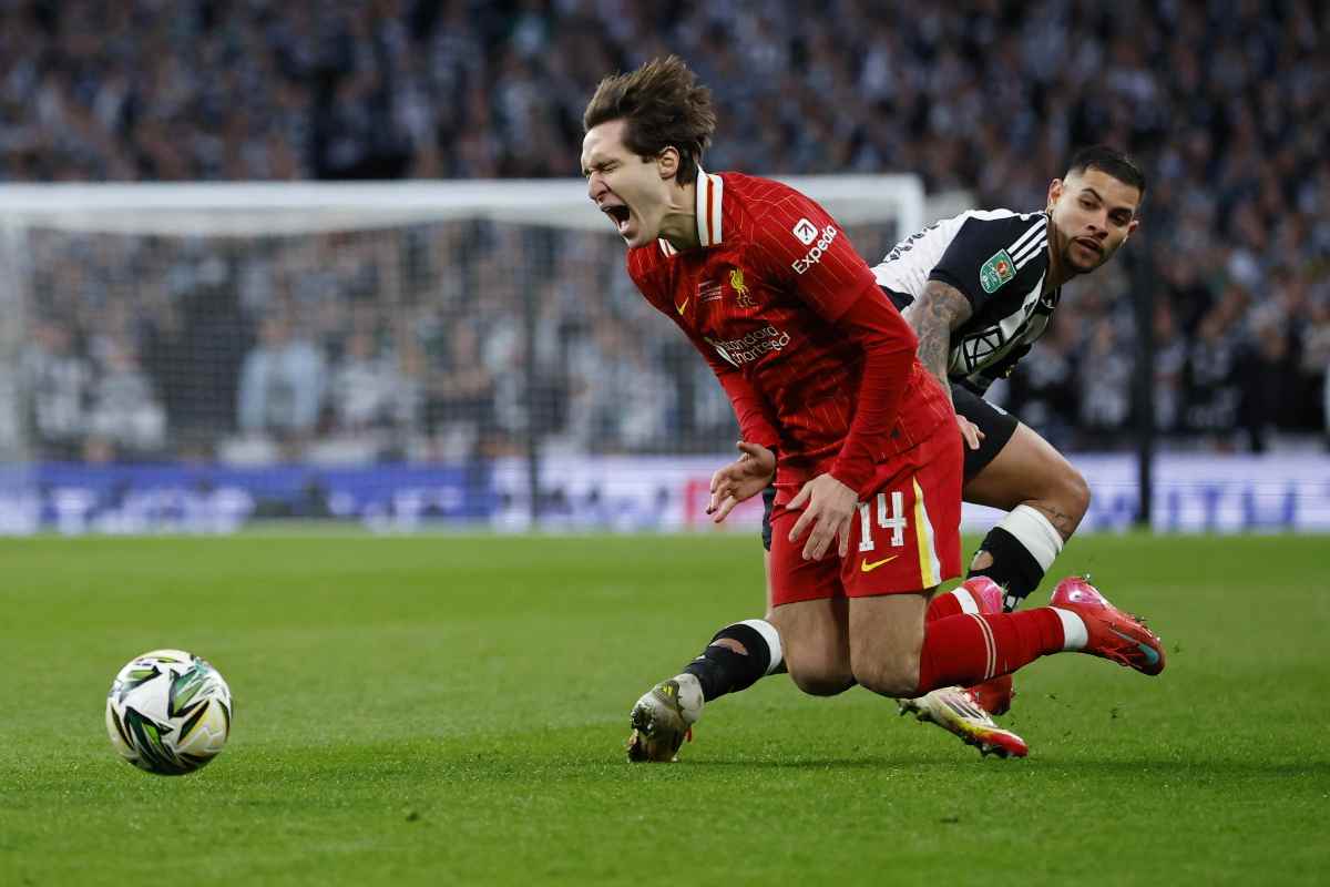 Un intervento pericolosa a Federico Chiesa dura la sfida tra Liverpool e Newcastle