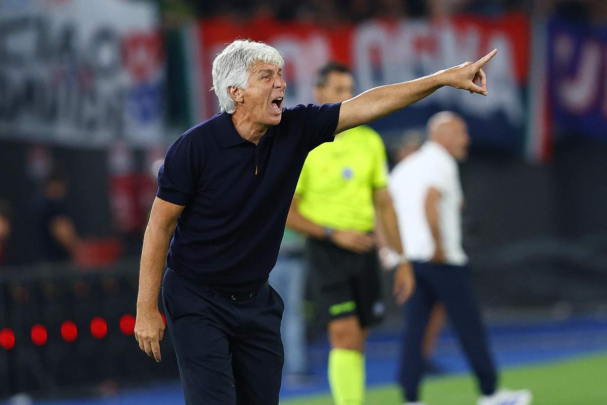 Gasperini mentre sprona la Roma durante la gara di campionato col Bologna