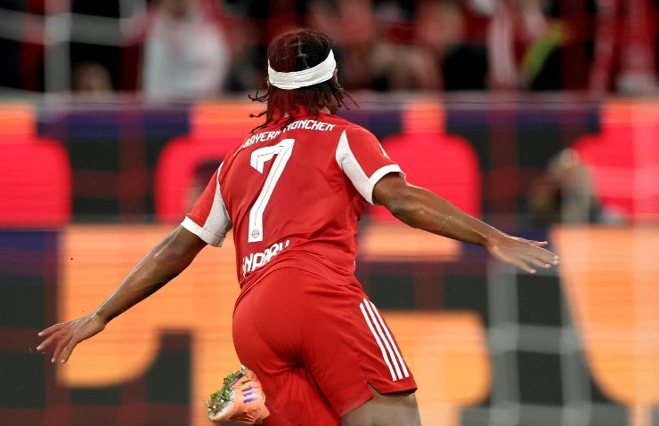 Gnabry subito dopo aver segnato una rete per il Bayern Monaco