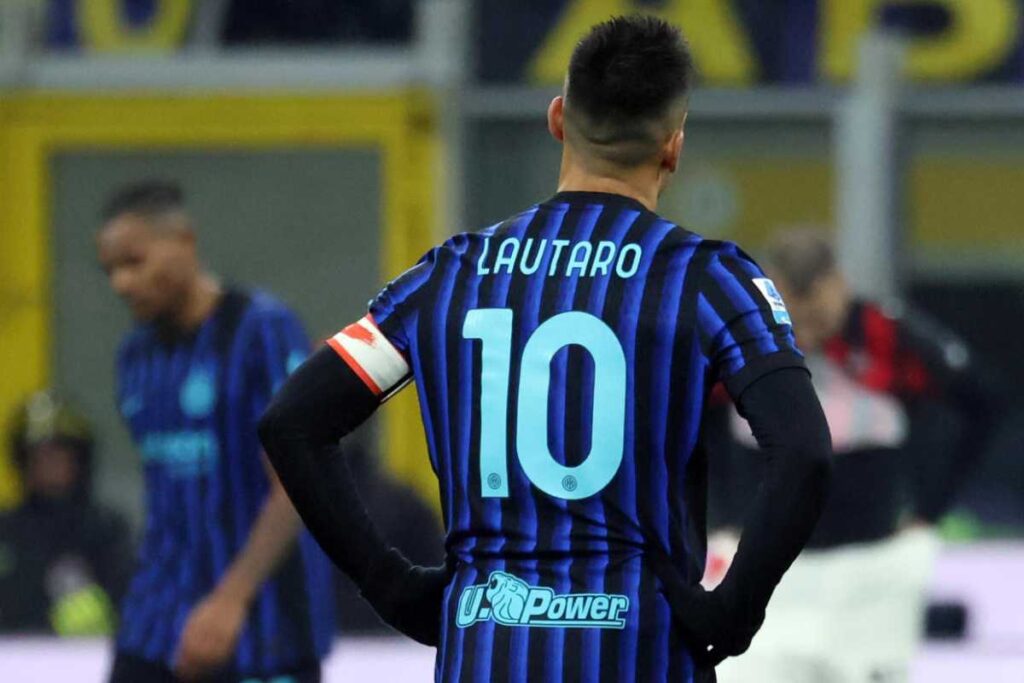 La delusione di Lautaro Martinez dopo il derby perso col Milan