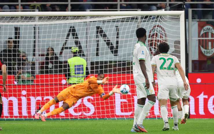 Maignan mentre para il rigore a Dybala e regala la vittoria al Milan