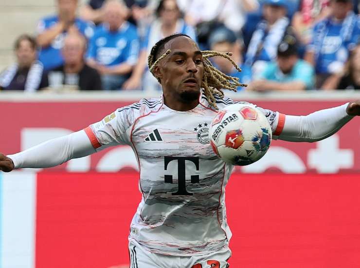 Boey controlla la palla