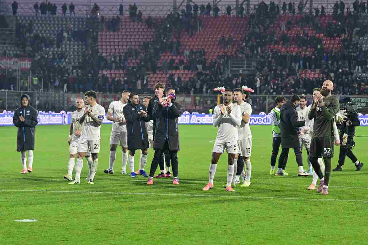 L'esultanza dei giocatori del Napoli dopo la vittoria di Cremona