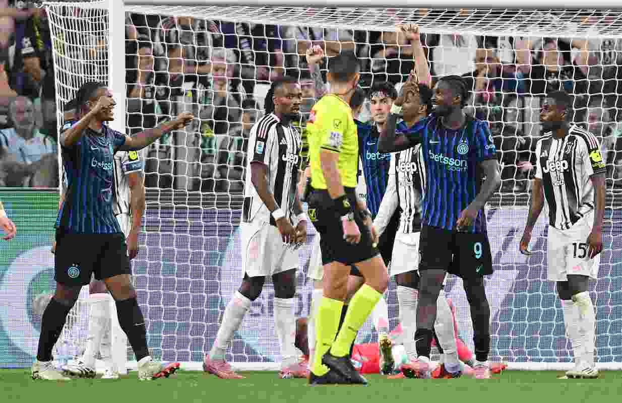 Un momento della sfida tra Juve e Inter di campionato