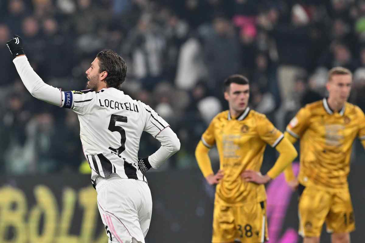 Manuel Locatelli esulta dopo aver segnato un gol per la Juventus