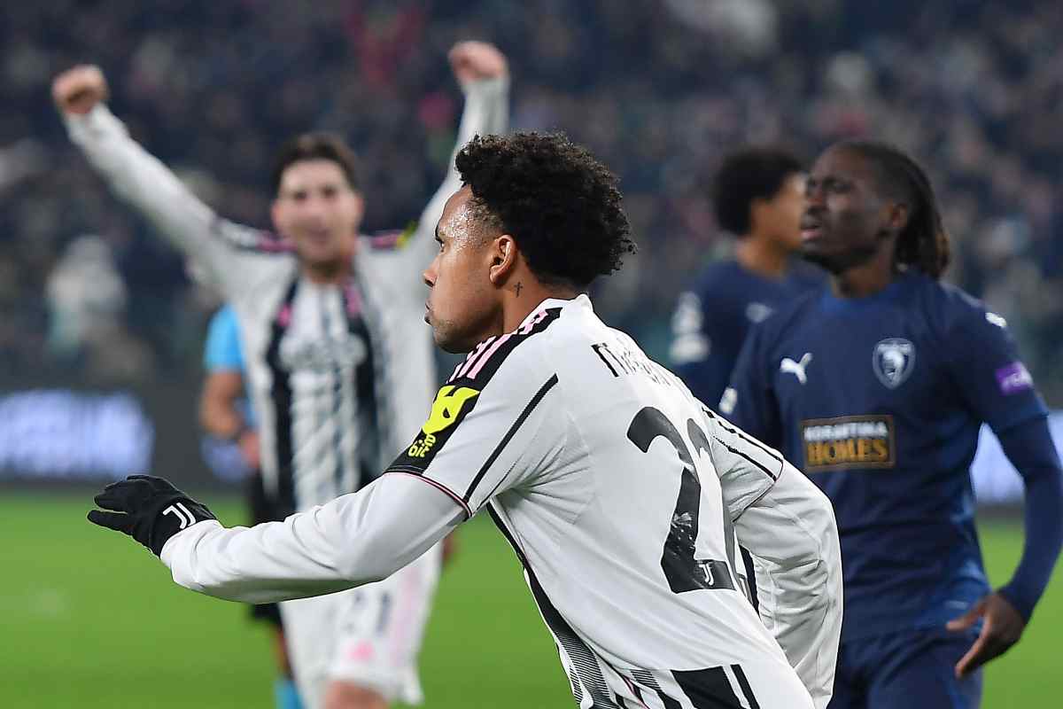 Weston McKennie mentre esulta dopo un gol segnato per la Juventus