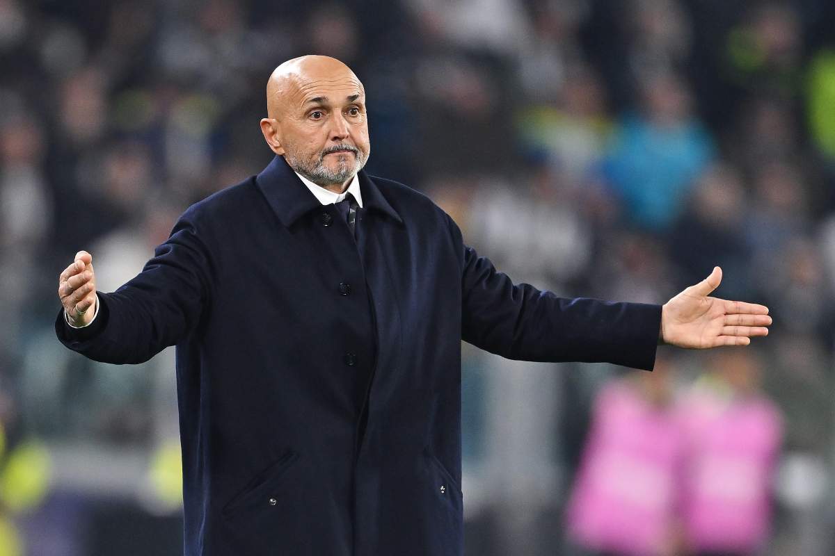 Luciano Spalletti mentre polemizza con l'arbitro