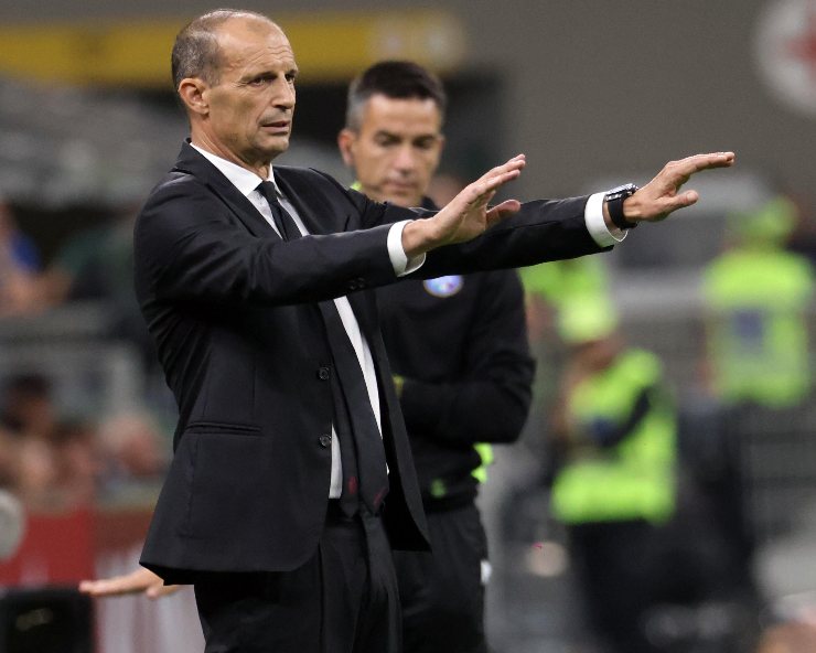 Max Allegri che predica calma durante una gara