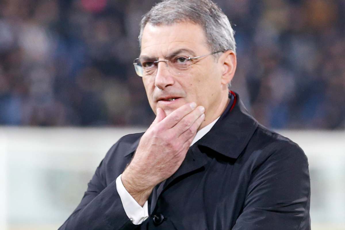 Il direttore generale della Juventus Comolli mentre riflette sul da farsi prima di una gara di Champions