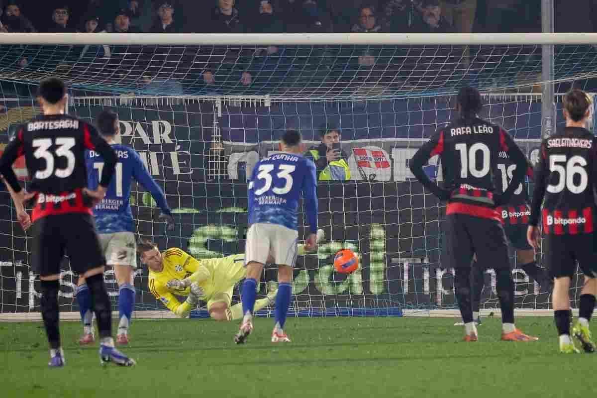 Il momento in cui il Milan segna la rete dell'1-1 a Como