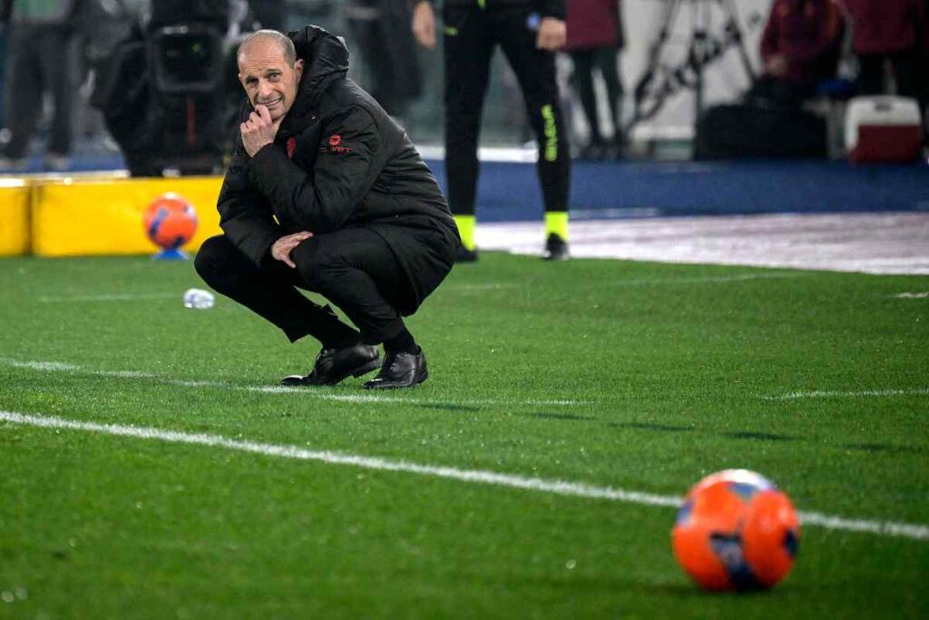 Il tecnico del Milan Max Allegri in fase di riflessione durante la gara con la Roma