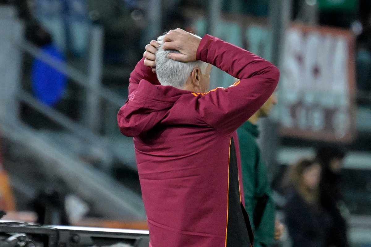 Giampiero Gasperini mentre si lamenta di una cosa in campo
