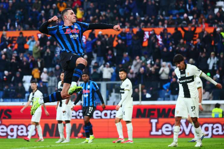 Krstovic dell'Atalanta mentre esulta a un gol