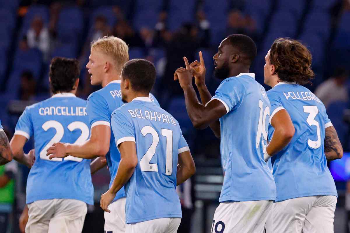 I giocatori della Lazio mentre esultano dopo un gol