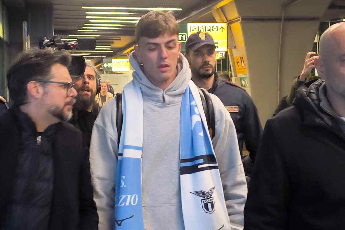 Daniel Maldini appena arrivato all'aeroporto di Fiumicino