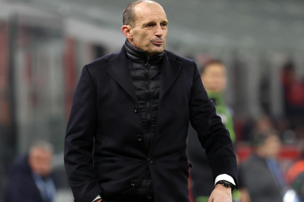 Max Allegri durante la sofferta gara col Genoa