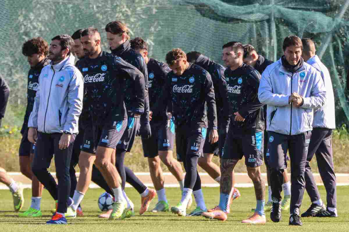 La delusione del Napoli durante un fase dell'allenamento