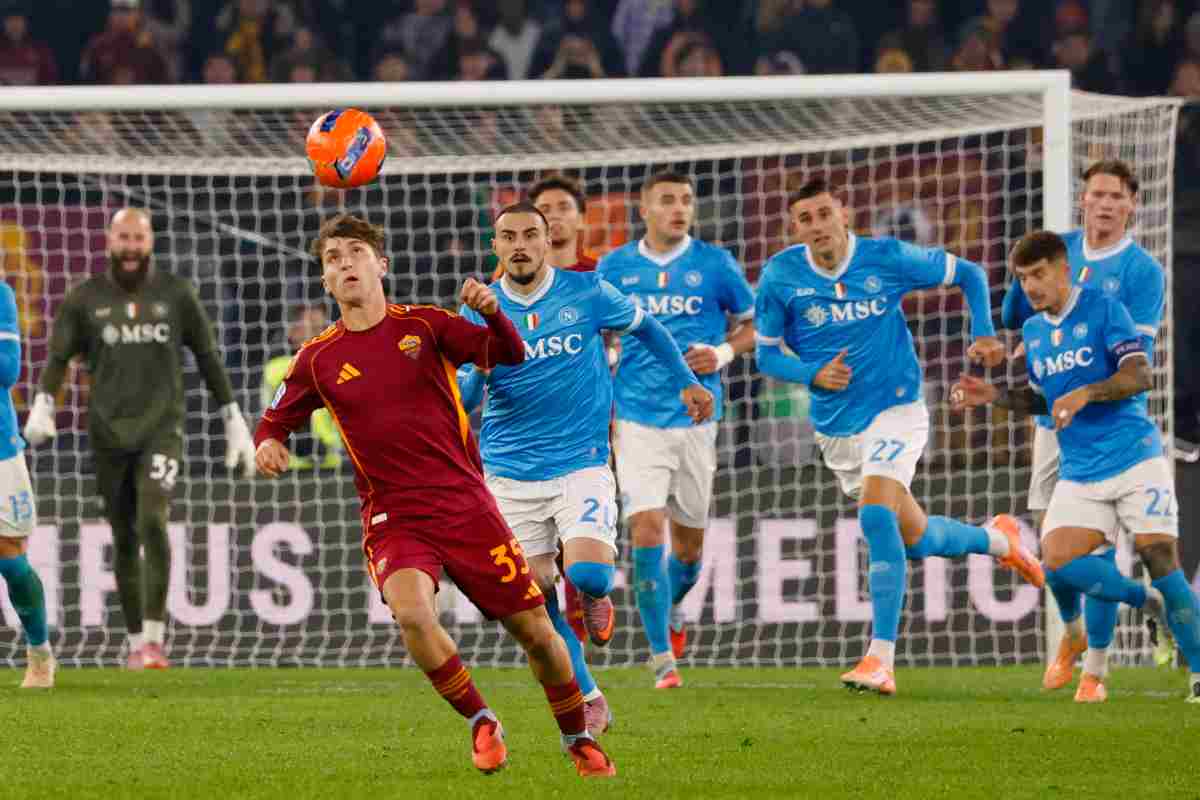 Un momento della sfida tra Roma e Napoli all'Olimpico
