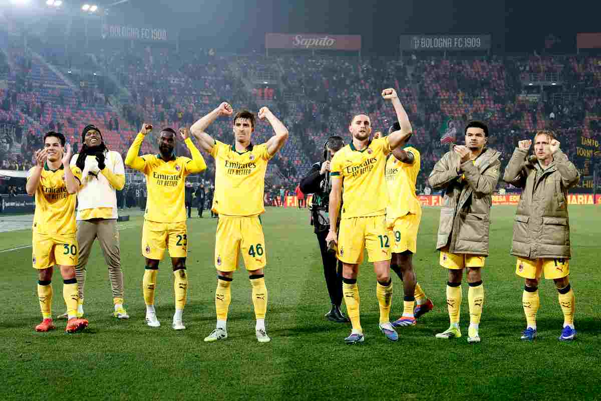 I giocatori del Milan che festeggiano una vittoria preziosa a Bologna