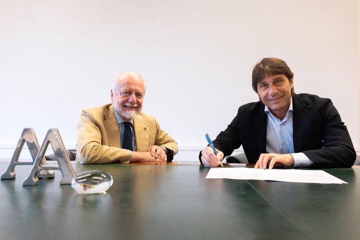 Aurelio De Laurentiis e Antonio Conte il giorno della firma