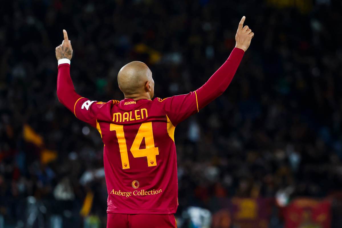 L'attaccante della Roma Malen dopo aver segnato un gol