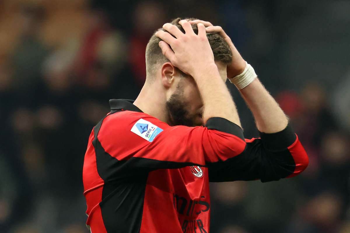 La disperazione dell'attaccante del Milan Fullkrug dopo la sconfitta col Parma