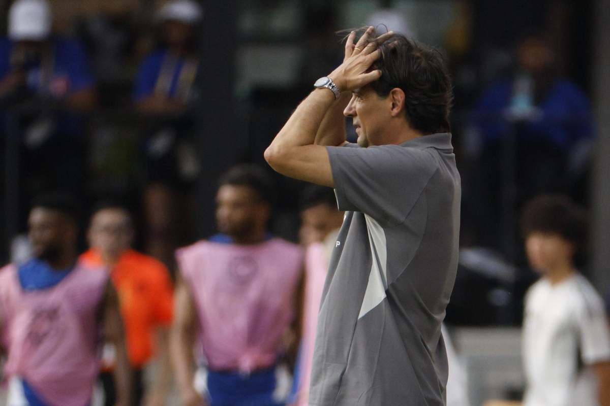 l tecnico Simone Inzaghi mentre si dispera per un gol non segnato
