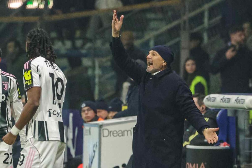 Luciano Spalletti mentre cerca di spronare i suoi giocatori durante la gara col Parma