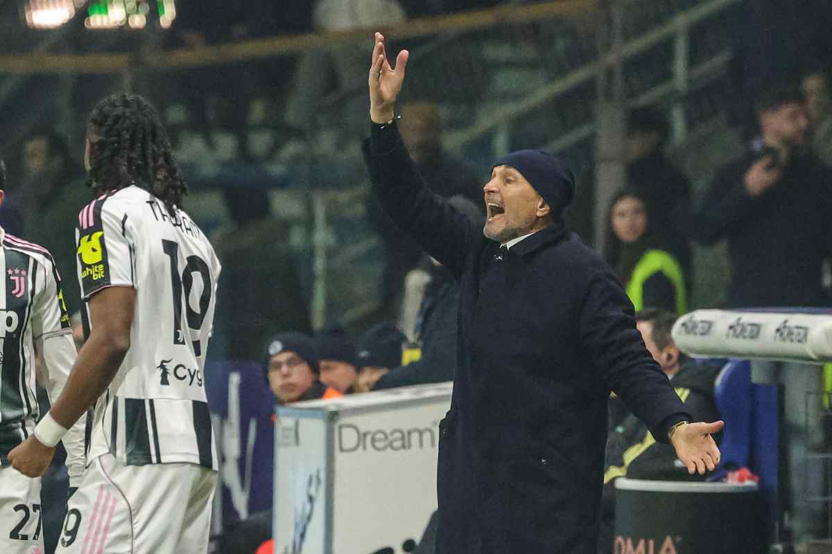 Luciano Spalletti mentre cerca di spronare i suoi giocatori durante la gara col Parma