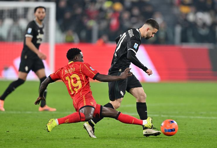 Edon Zhegrova mentre cerca di saltare un avversario