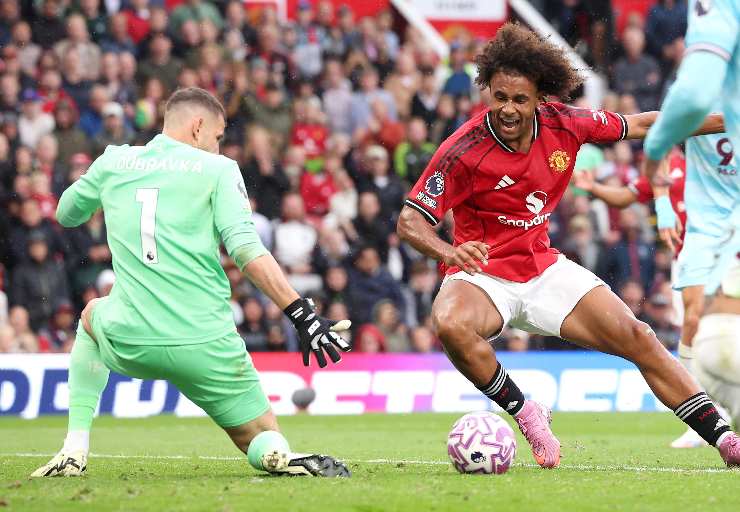 Zirkzee in azione con la maglia del Manchester United