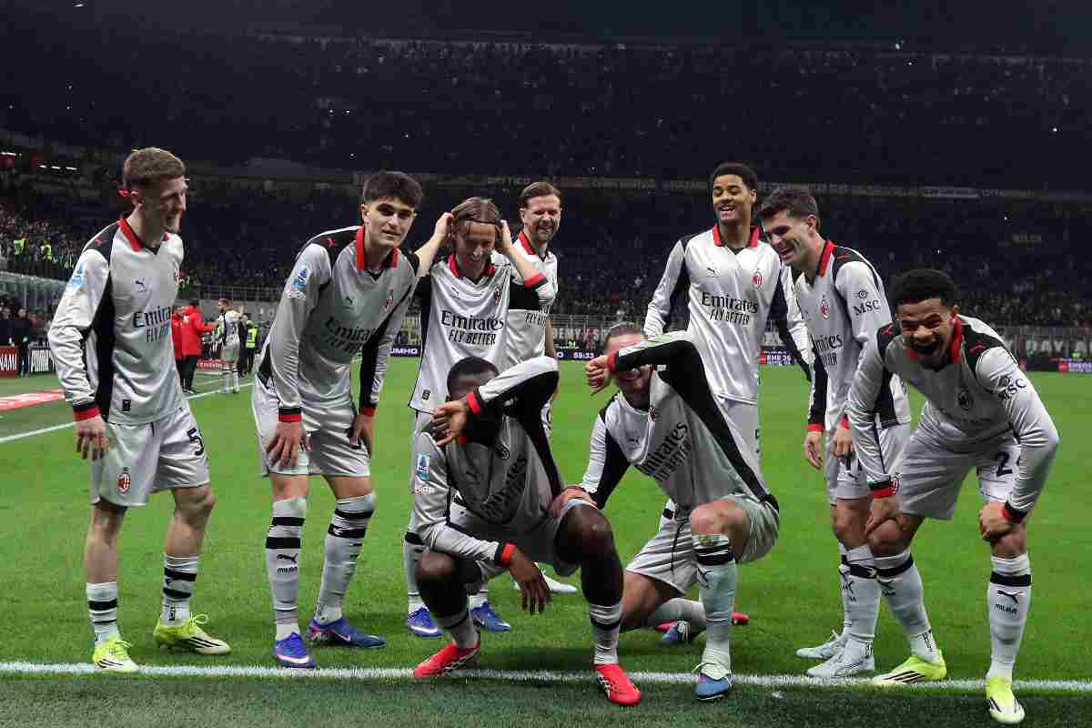 Il Milan che festeggia la vittoria sul Torino